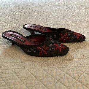 Nine West embroidered kitten heel mules. Size 6.